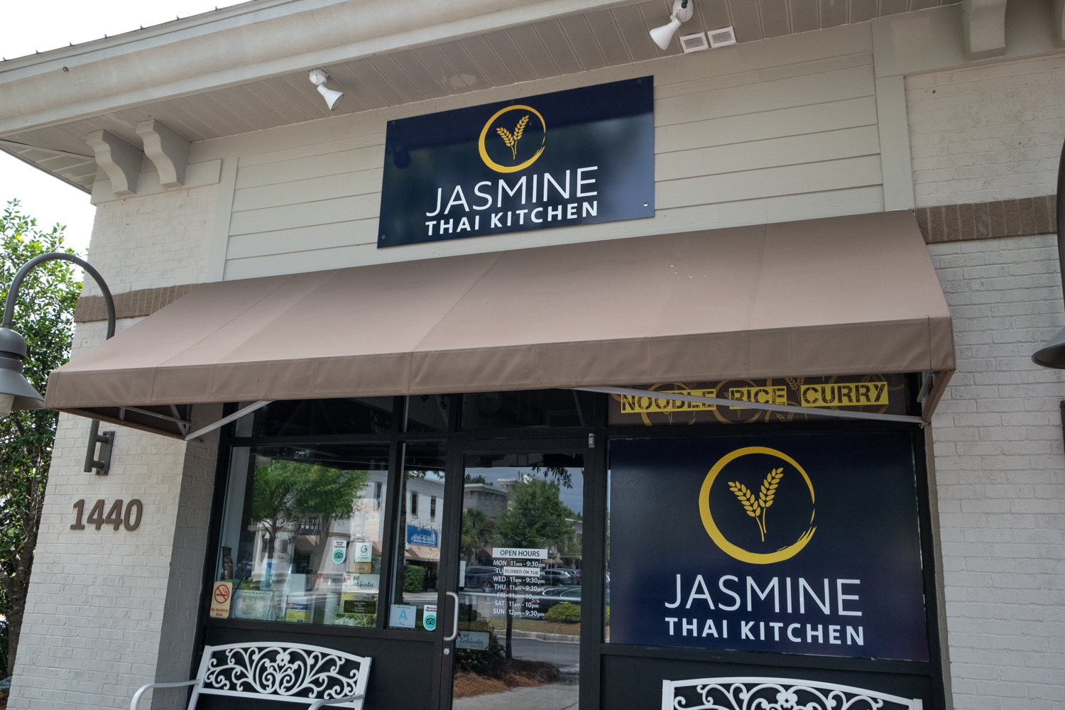 blu jasmine thai kitchen and sushi bar
